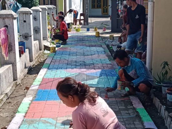 Gotong royong warga