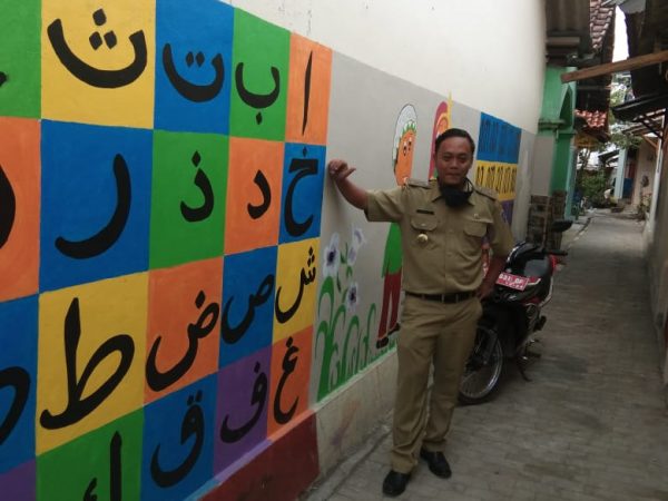 Jalan Edukasi hasil karya warga