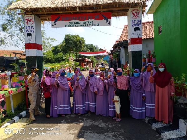 Bersama Ibu- ibu desa penusupan